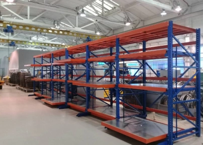 Стеллаж с выкатными платформами с потолочной кран-балкой, тельфером