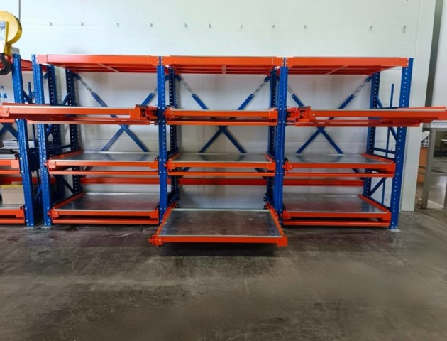 стеллажи с выкатными полками для цеха