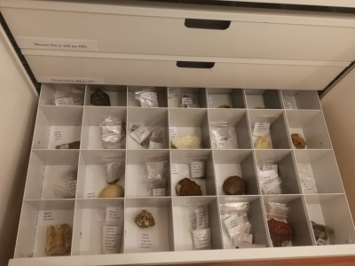 Стеллажи для археологических экспонатов