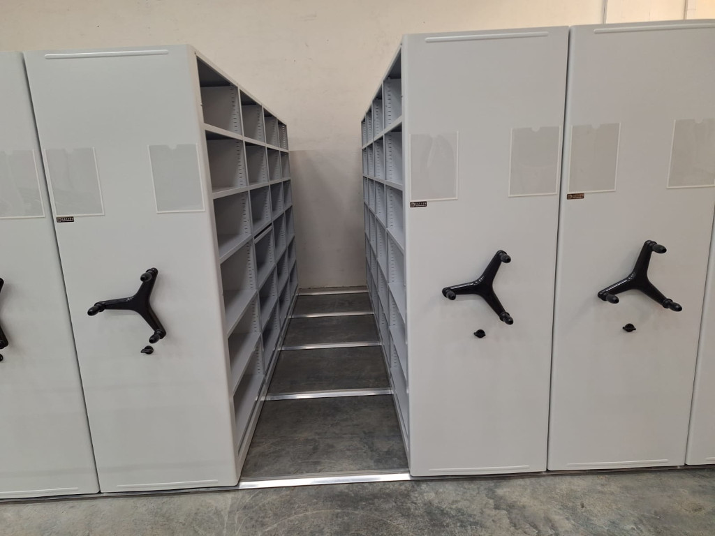 Передвижные стеллажи для медучреждений